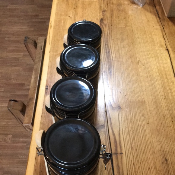 4 black containers for your kitchen. - Picture 2 of 15
